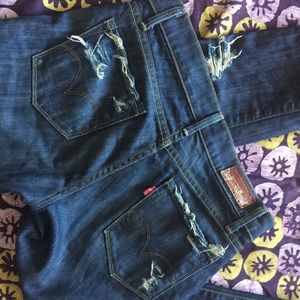 🌺 Distressed Levi’s skinny jeans 👖